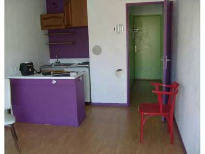 Entrée et coin kitchenette